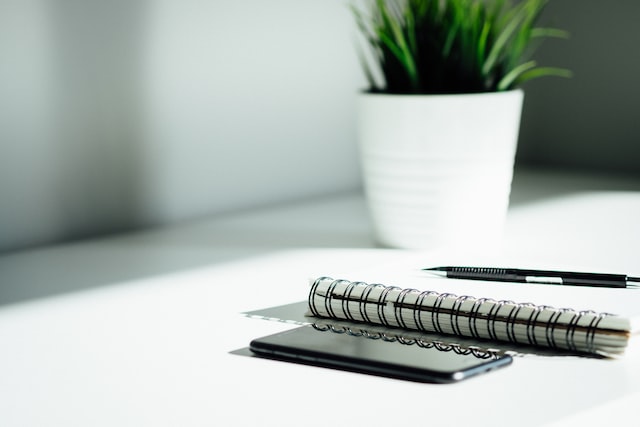 table-with-notebook-and-plants